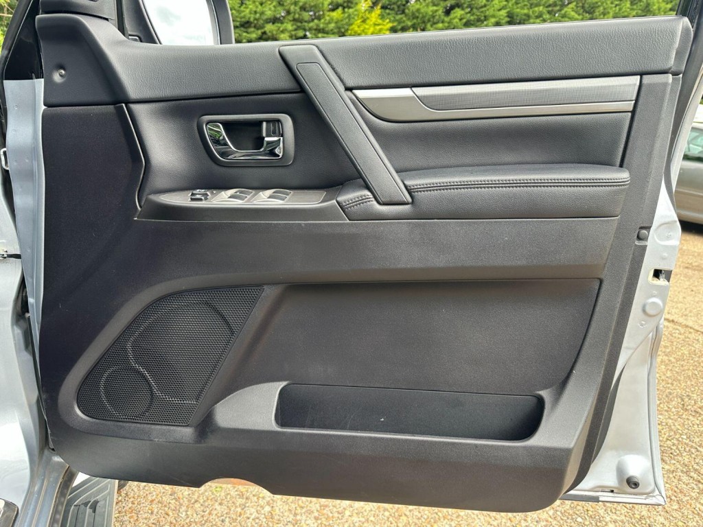 MITSUBISHI SHOGUN 3.2 DI-DC Elegance 2010