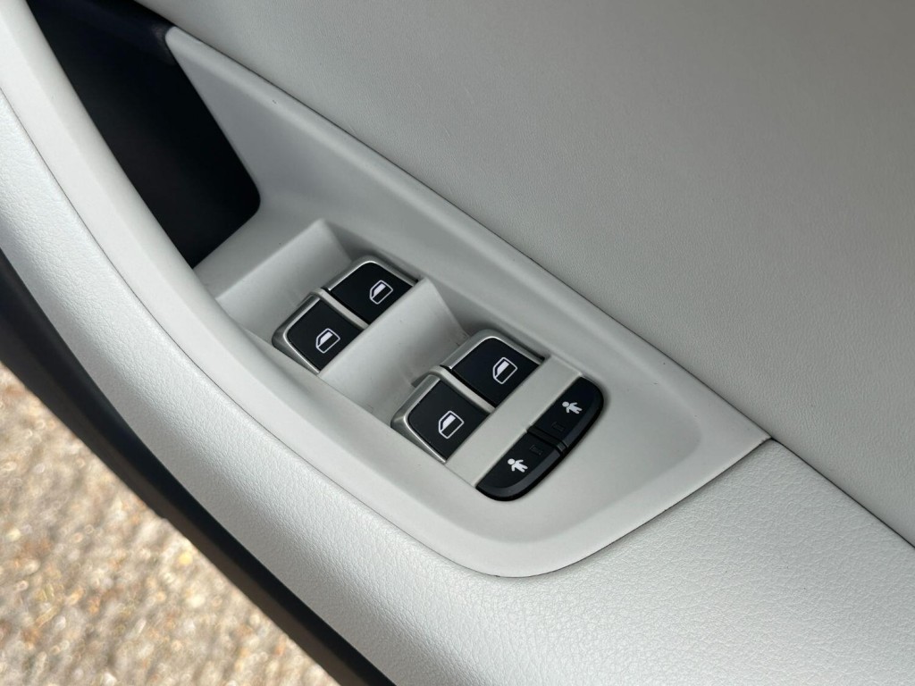 AUDI A6 AVANT 3.0 BiTDI V6 Black Edition 2015