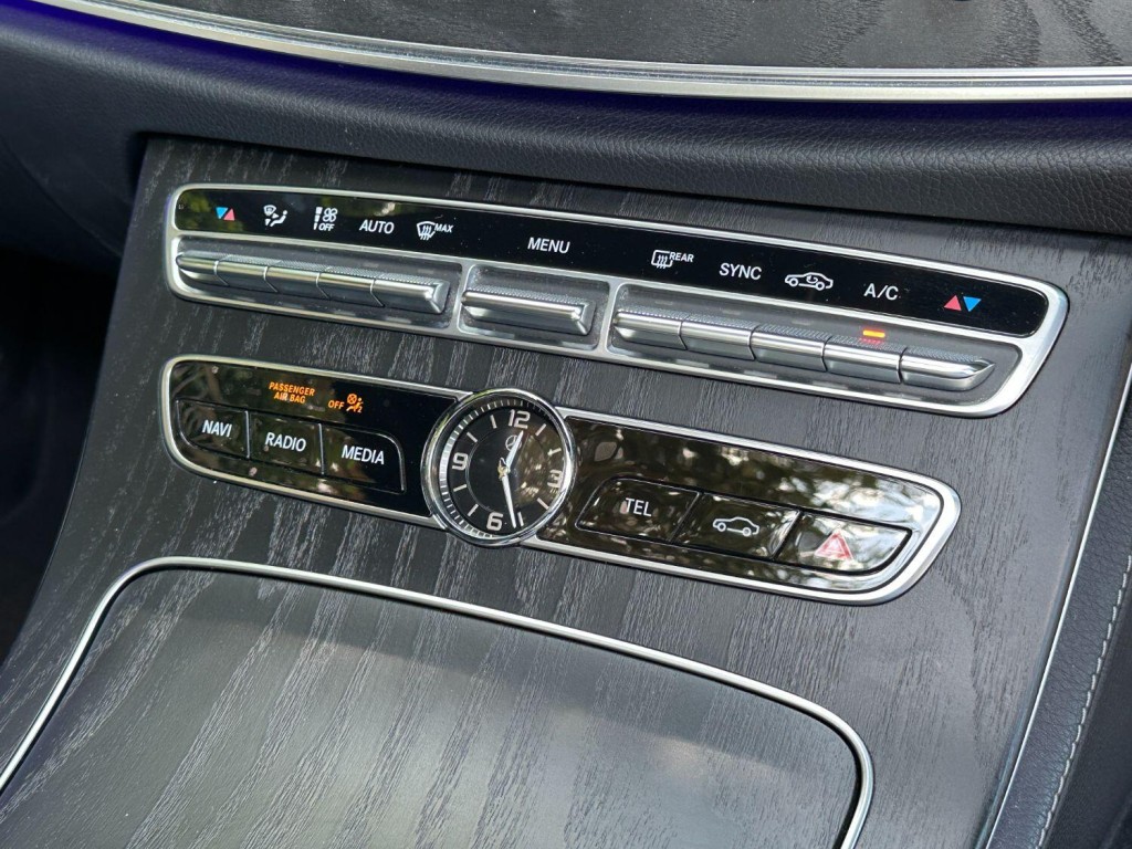 MERCEDES-BENZ E CLASS 2.0 E220d AMG Line Premium Plus 2018