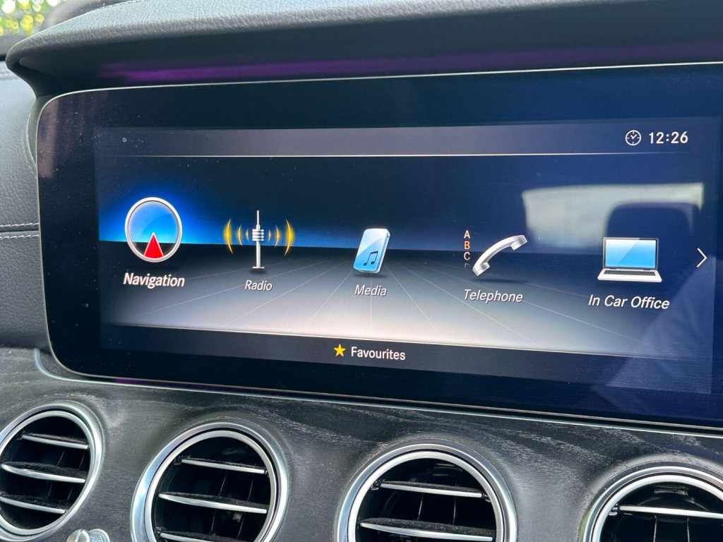 MERCEDES-BENZ E CLASS 2.0 E220d AMG Line Premium Plus 2018