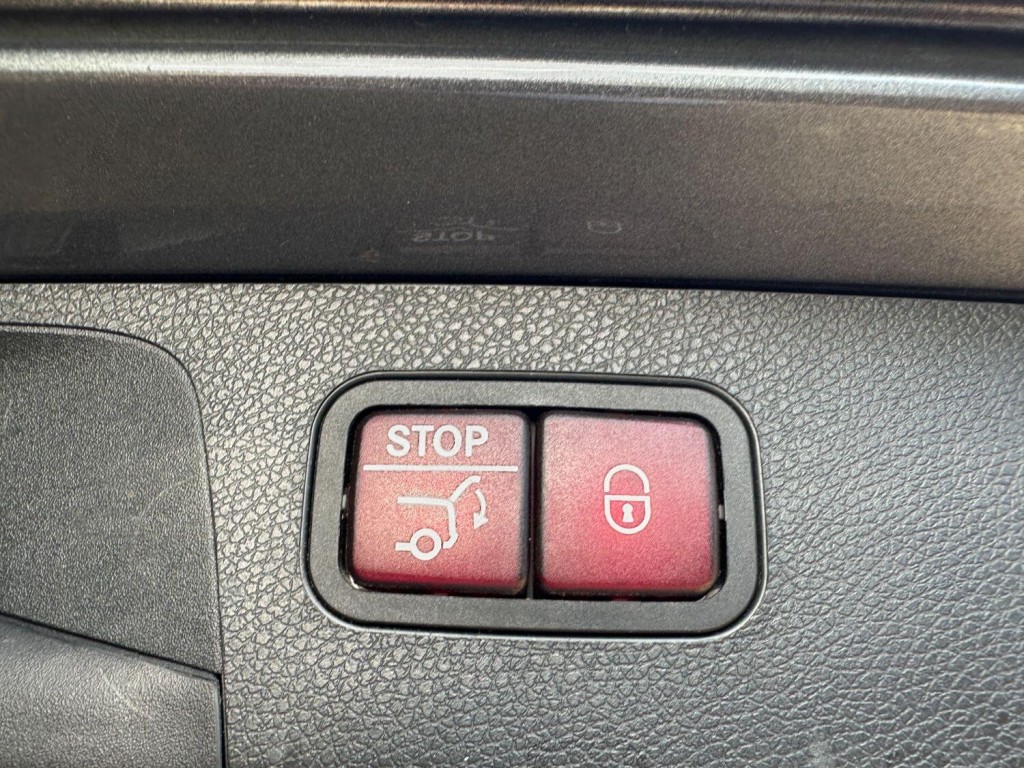 MERCEDES-BENZ E CLASS 2.0 E220d AMG Line Premium Plus 2018