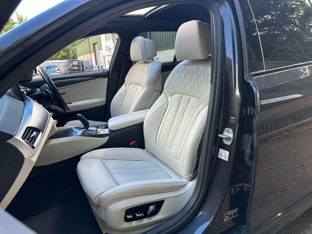 BMW 5 SERIES 3.0 530d xDrive M Sport Touring 2022