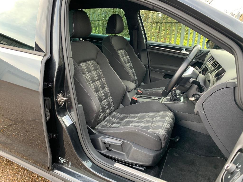 VOLKSWAGEN GOLF 2.0 GTD Hatcback 5dr 2014