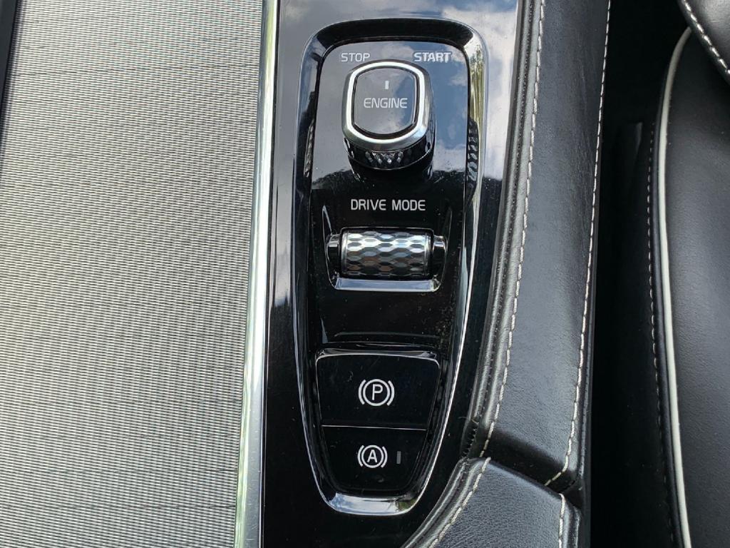 VOLVO XC90 2.0h T8 Twin Engine 9.2 kWh R-Design 4WD 2017