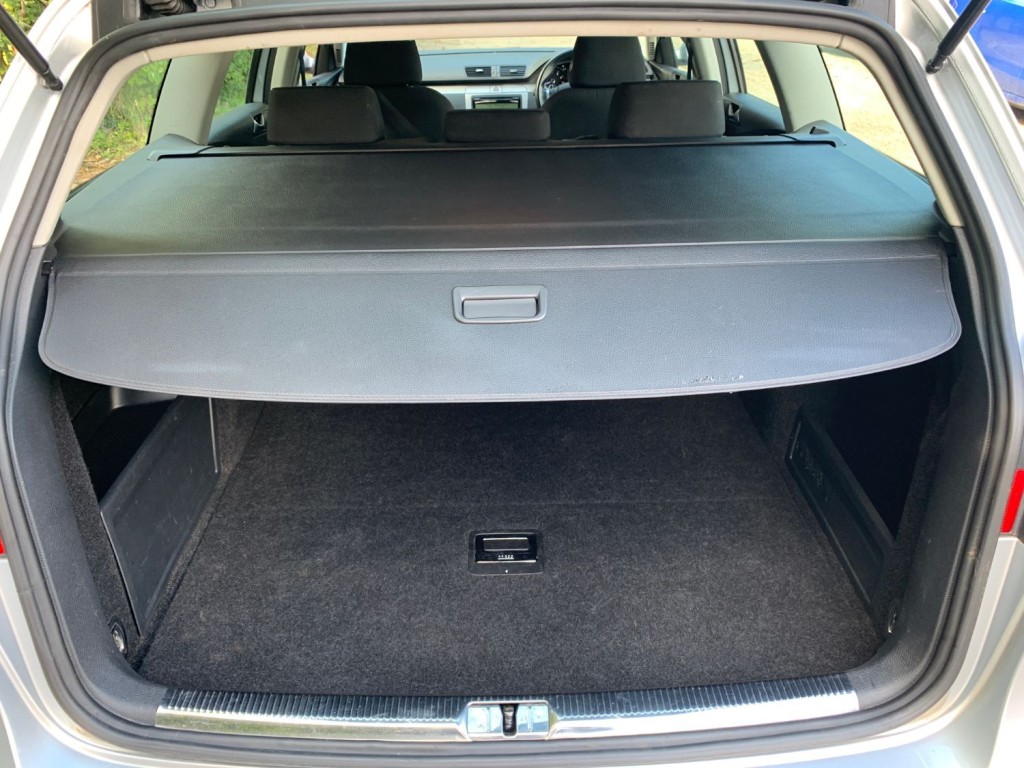 VOLKSWAGEN PASSAT R36 3.6 V6 4MOTION Estate 2009