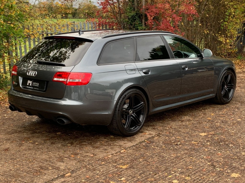 AUDI RS6 Plus Avant 5.0 TFSI V10 2010