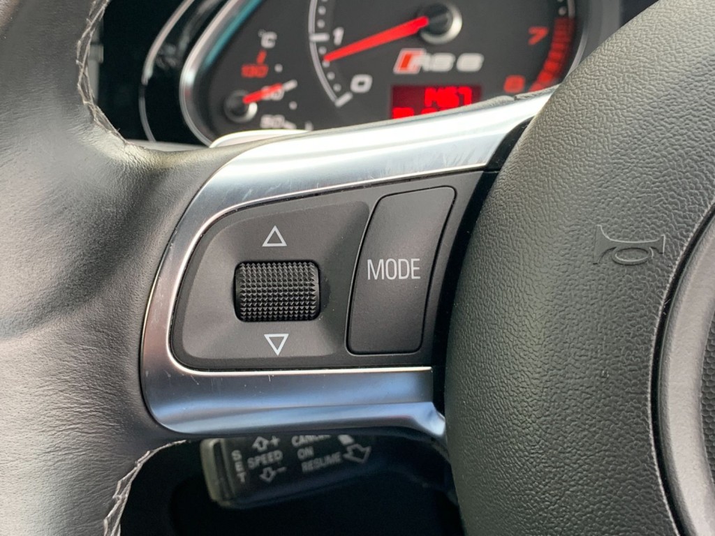 AUDI RS6 Plus Avant 5.0 TFSI V10 2010