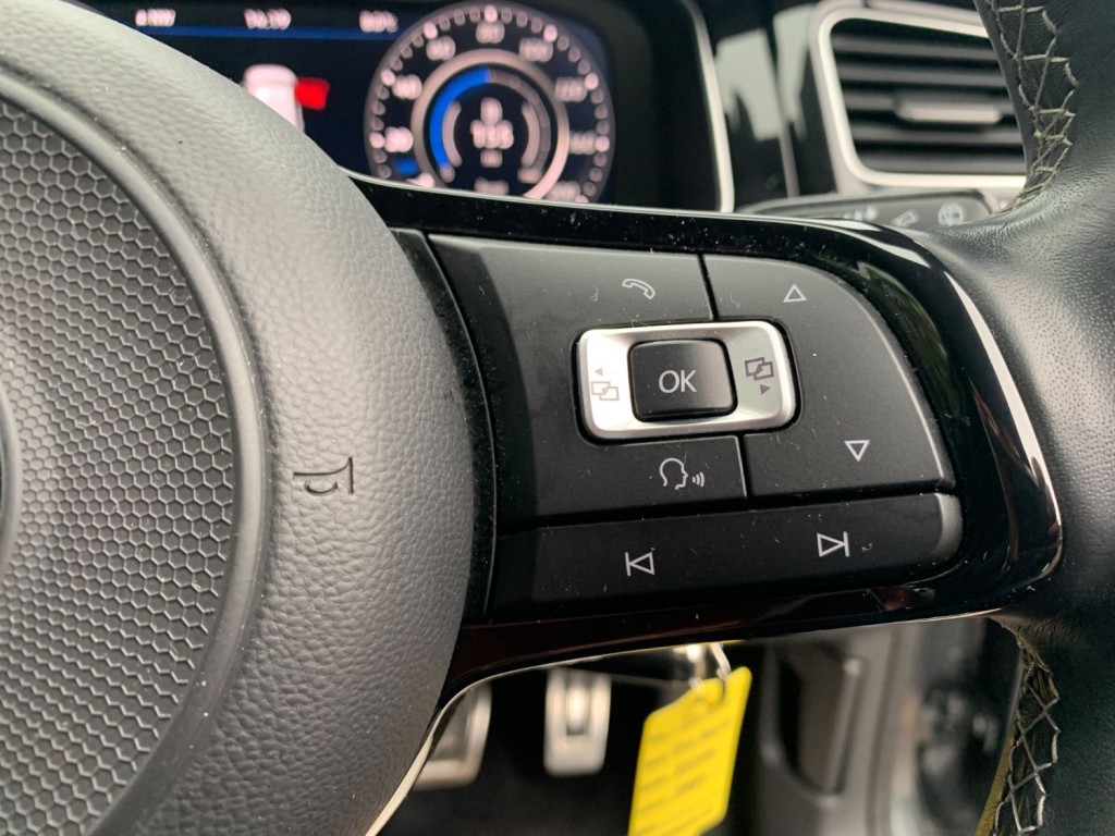 VOLKSWAGEN GOLF 2.0 TSI R Estate 5dr DSG 4MOTION 2018