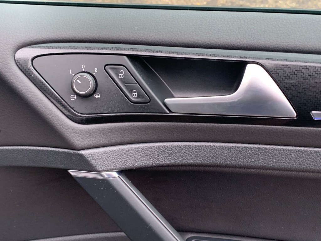 VOLKSWAGEN GOLF 2.0 TSI R Estate 5dr DSG 4MOTION 2018