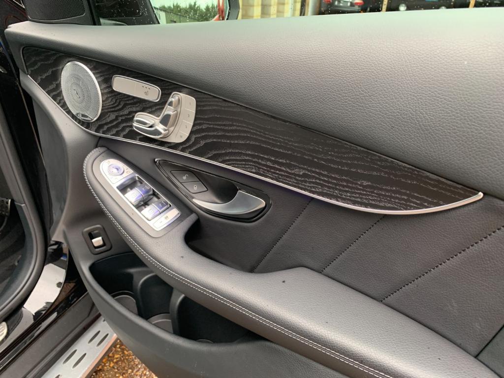 MERCEDES-BENZ GLC 300d AMG Line Premium Plus 4MATIC 2019