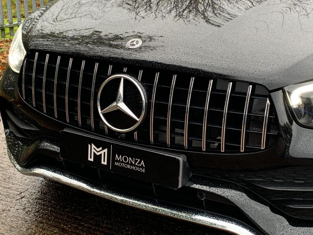 MERCEDES-BENZ GLC 300d AMG Line Premium Plus 4MATIC 2019