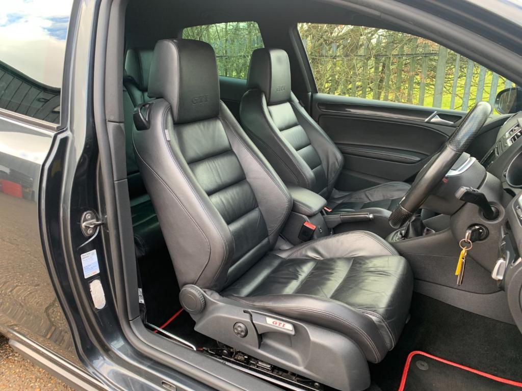 VOLKSWAGEN GOLF 2.0 TSI GTi 3dr 2010