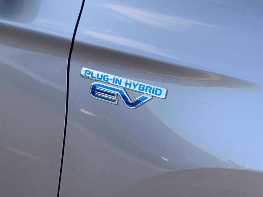 MITSUBISHI OUTLANDER 2.0h 12kWh 5hs CVT 4WD 2017