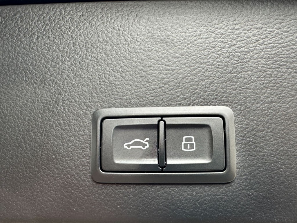 AUDI S6 Avant Black Edition 4.0 TFSI V8 Estate 5dr S Tronic Quattro 2017