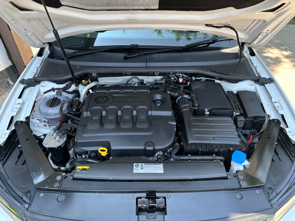 VOLKSWAGEN PASSAT 2.0 TDI R-Line Estate DSG 2017