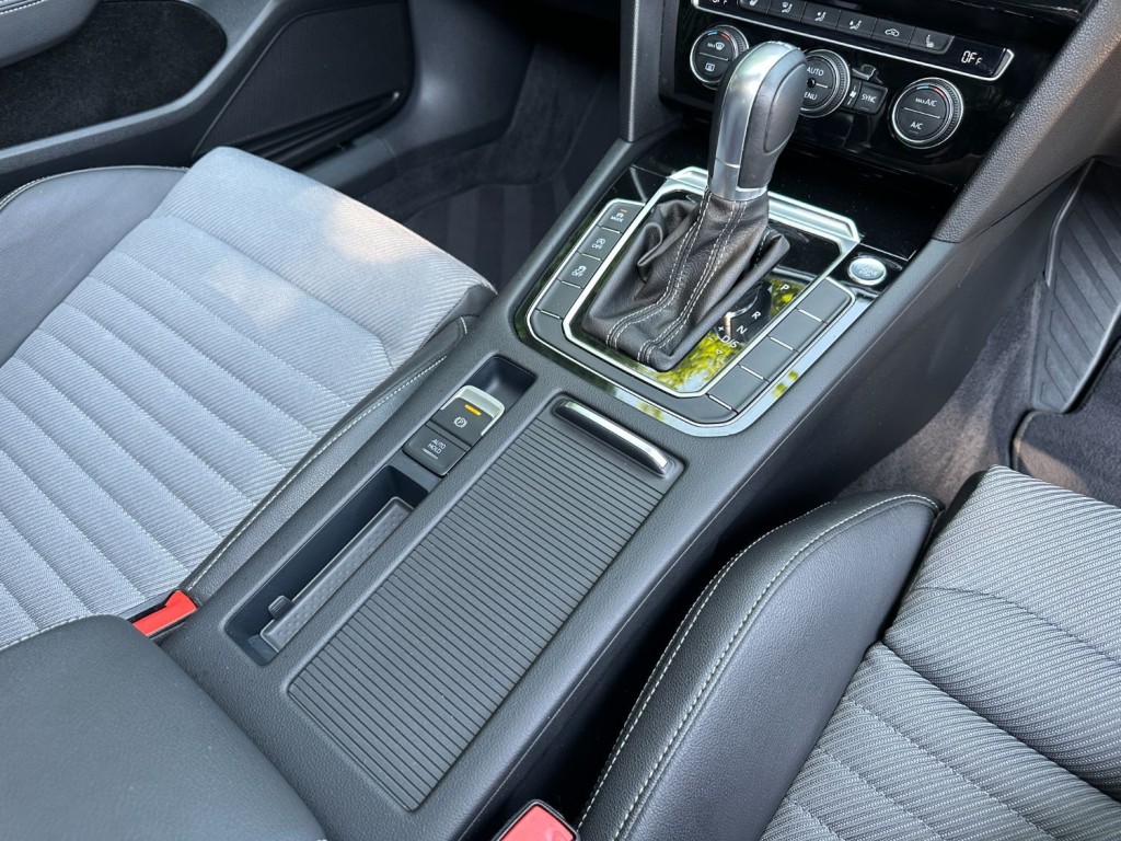 VOLKSWAGEN PASSAT 2.0 TDI R-Line Estate DSG 2017