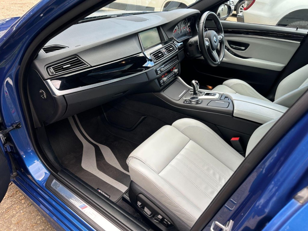 BMW M5 4.4 V8 DCT 2014