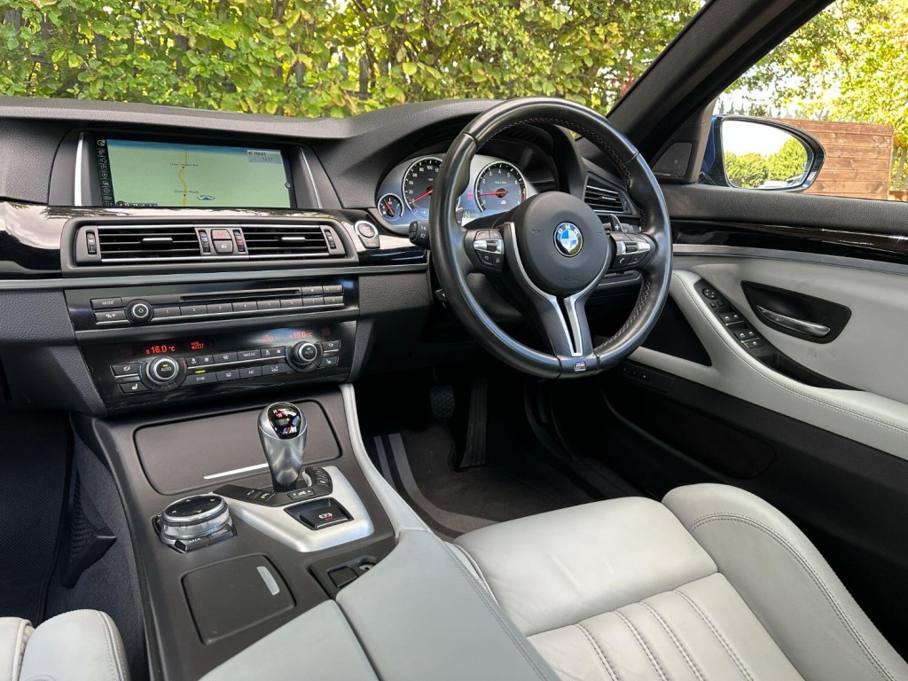 BMW M5 4.4 V8 DCT 2014