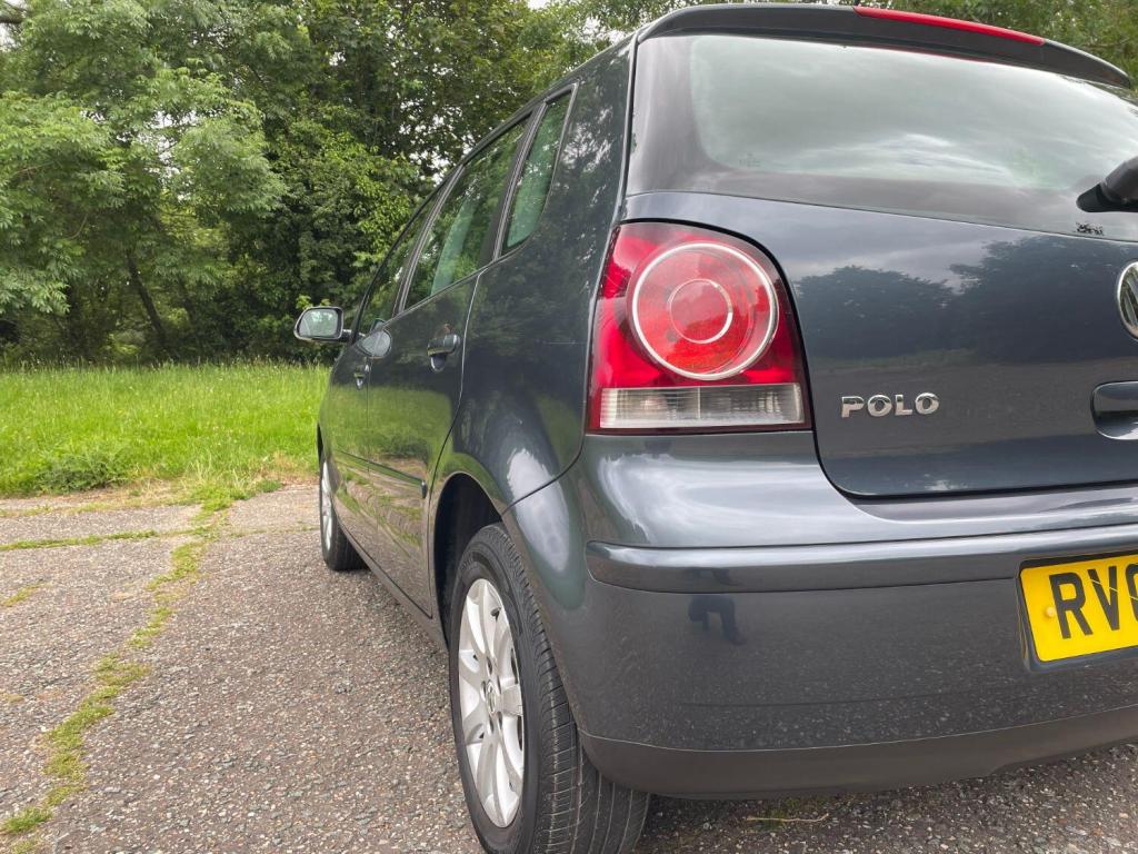 VOLKSWAGEN POLO