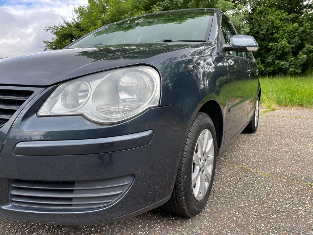 VOLKSWAGEN POLO