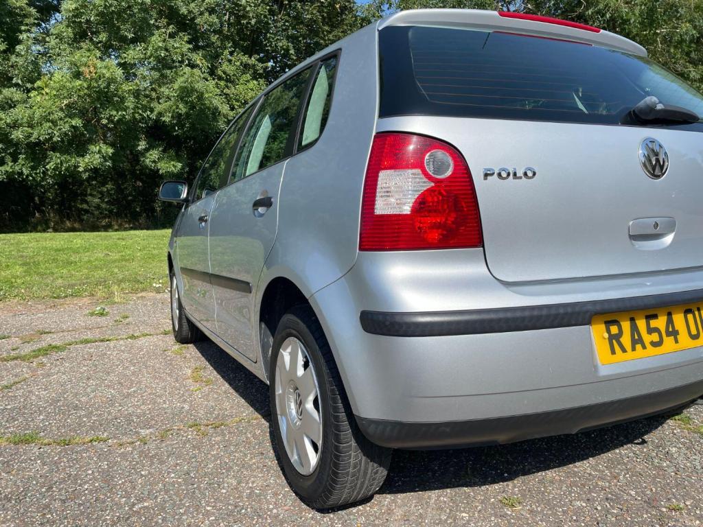 VOLKSWAGEN POLO