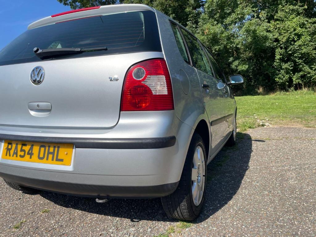 VOLKSWAGEN POLO