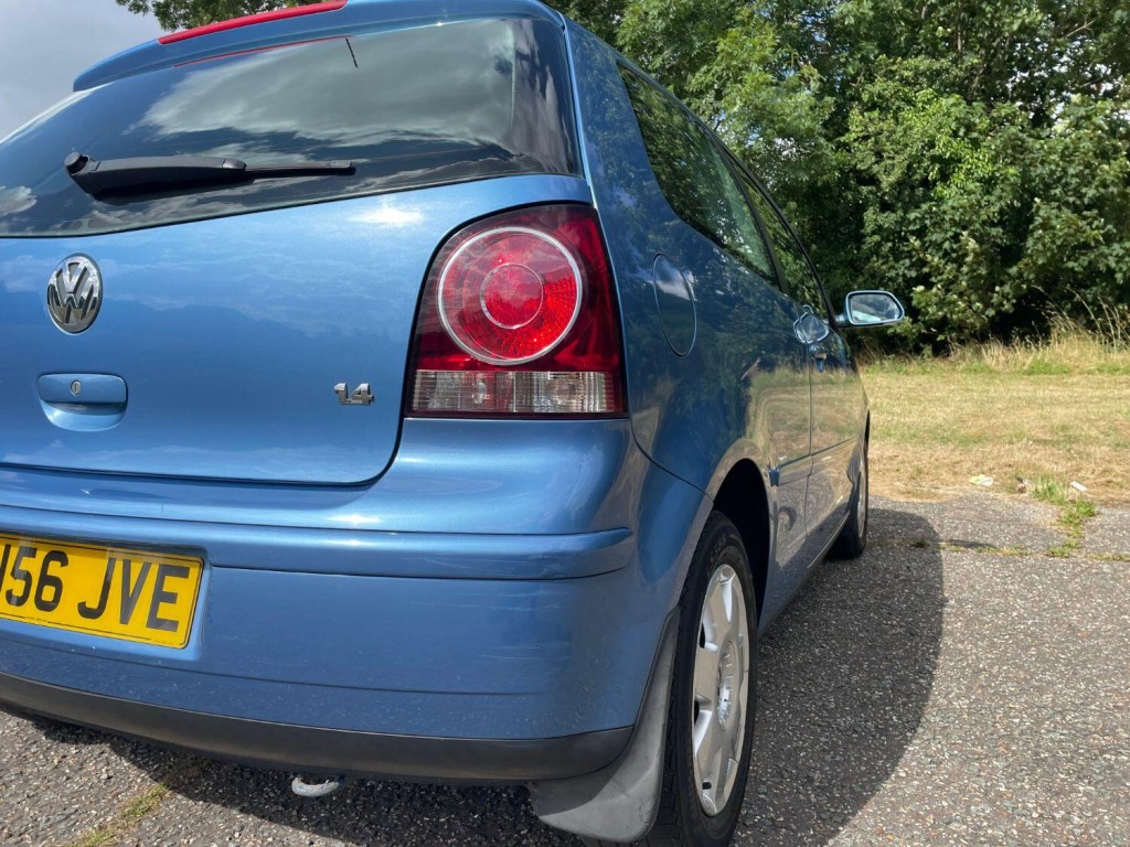 VOLKSWAGEN POLO