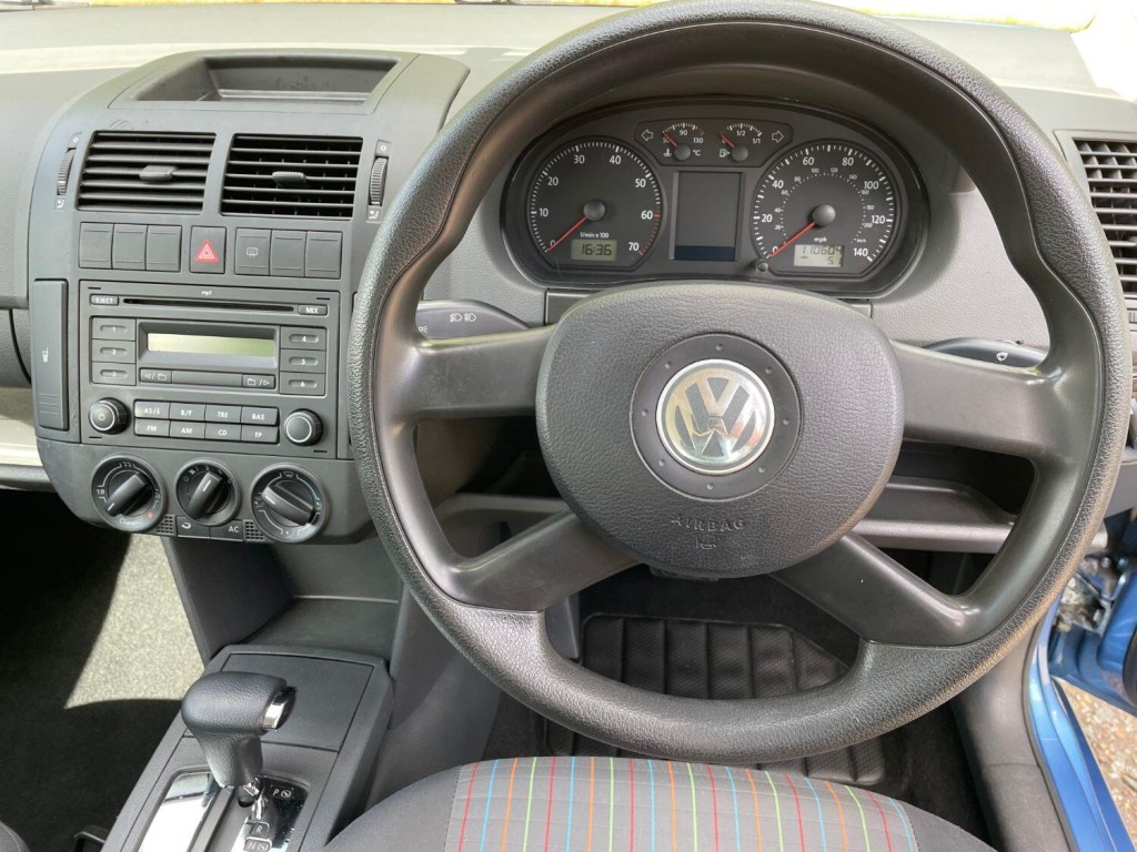 VOLKSWAGEN POLO