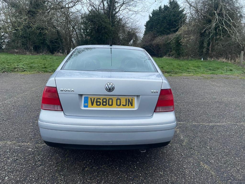 VOLKSWAGEN BORA