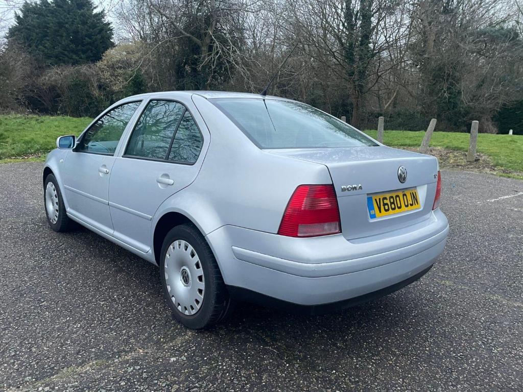 VOLKSWAGEN BORA