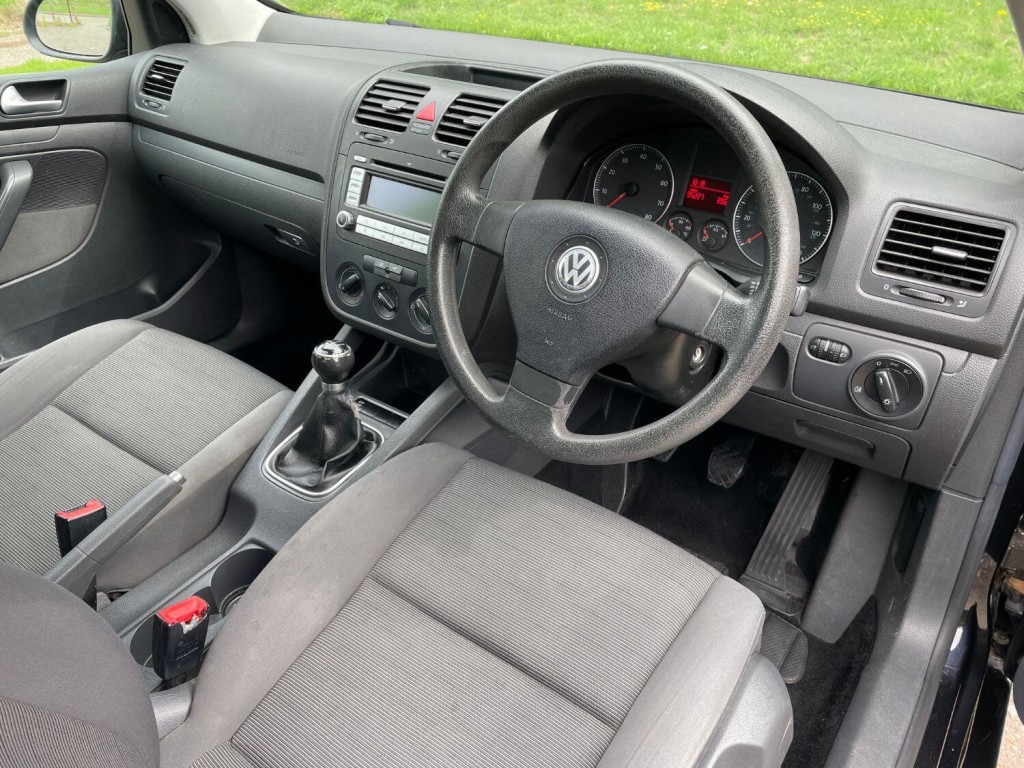 VOLKSWAGEN GOLF