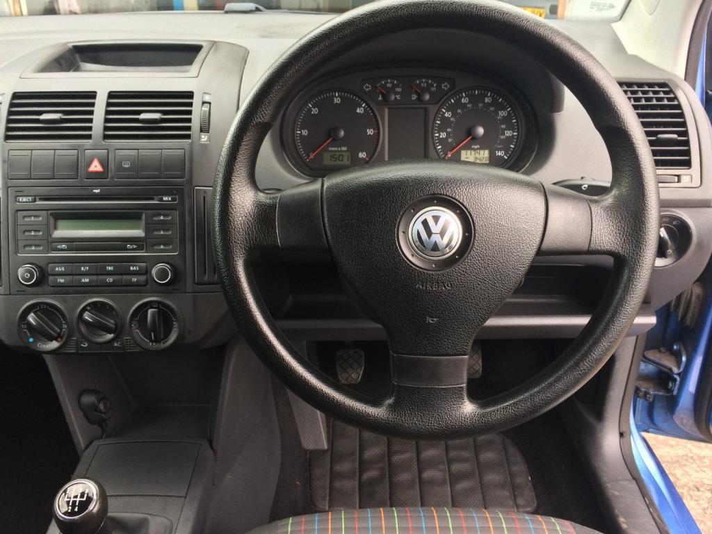 VOLKSWAGEN POLO