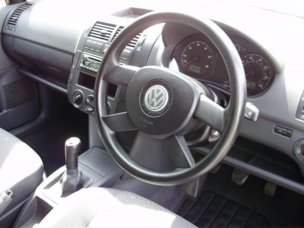 VOLKSWAGEN POLO