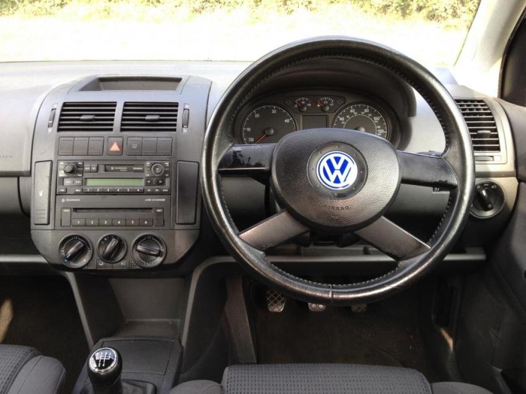 VOLKSWAGEN POLO