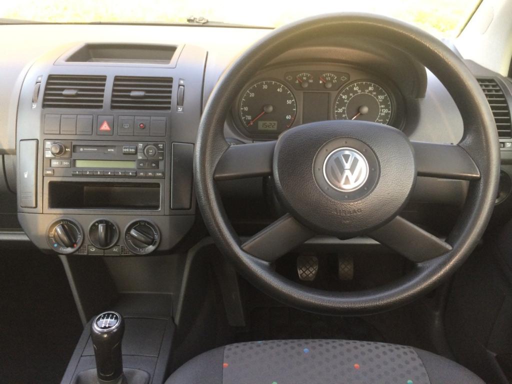 VOLKSWAGEN POLO