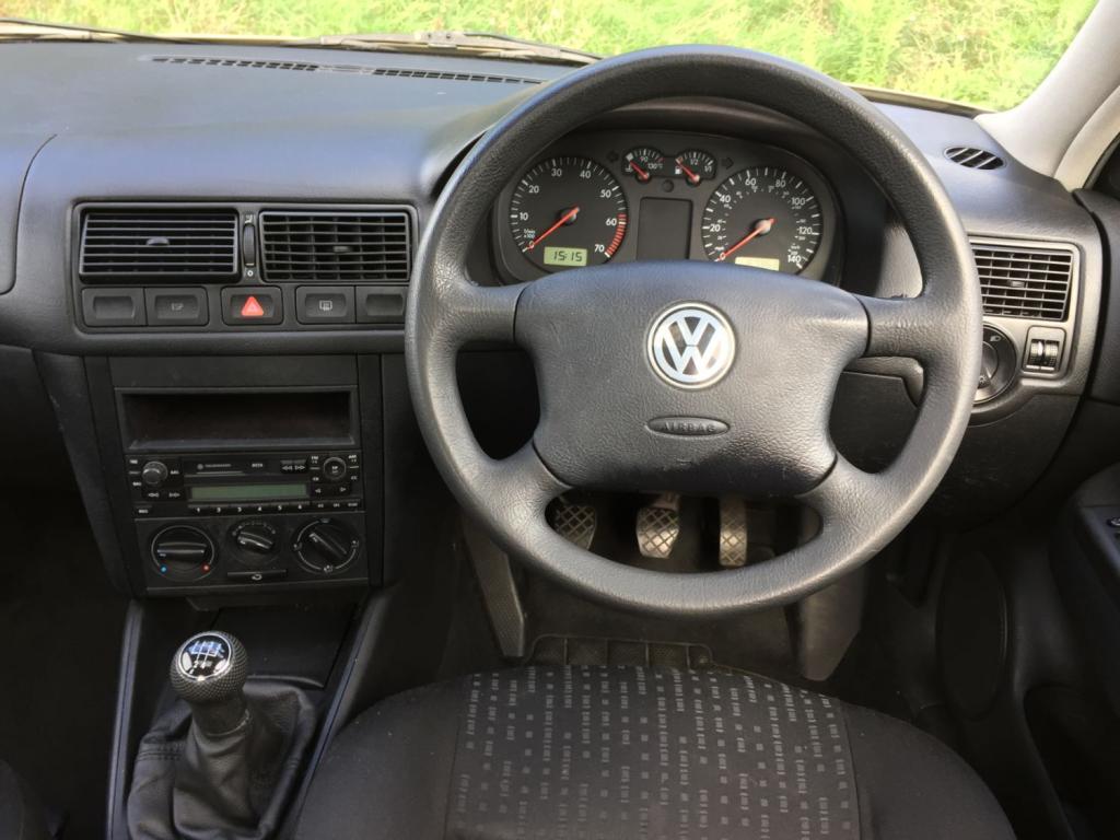 VOLKSWAGEN GOLF