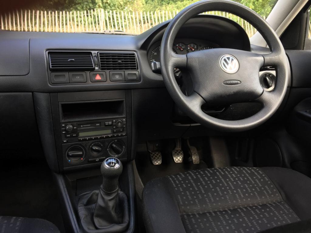 VOLKSWAGEN GOLF