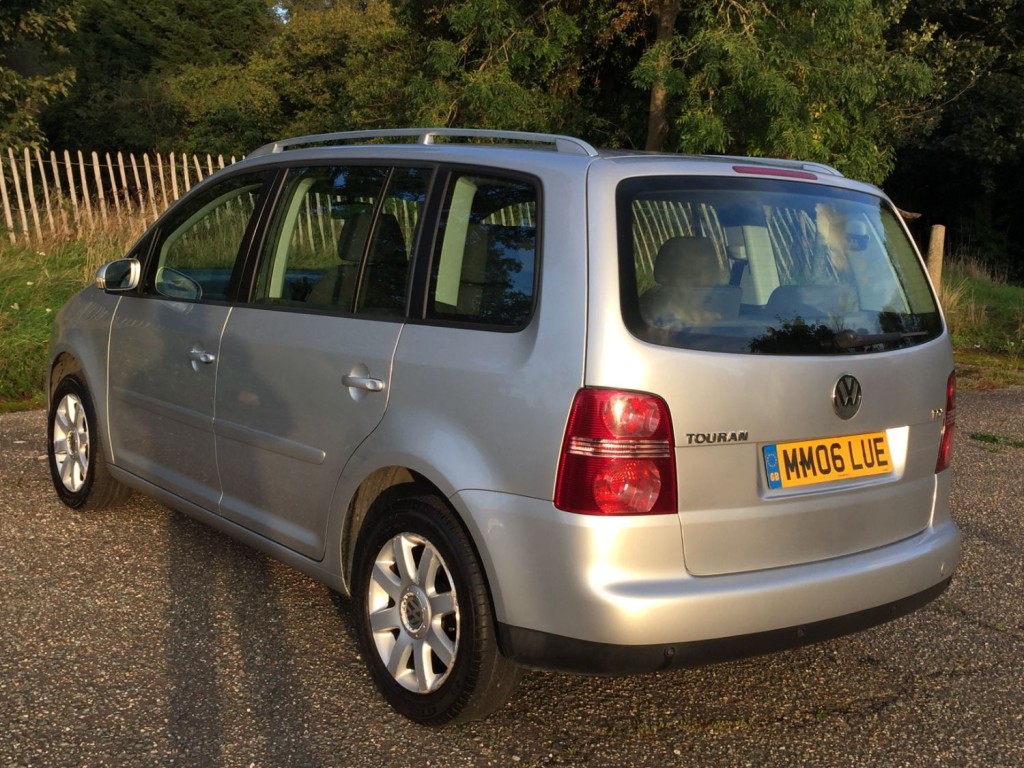 VOLKSWAGEN TOURAN