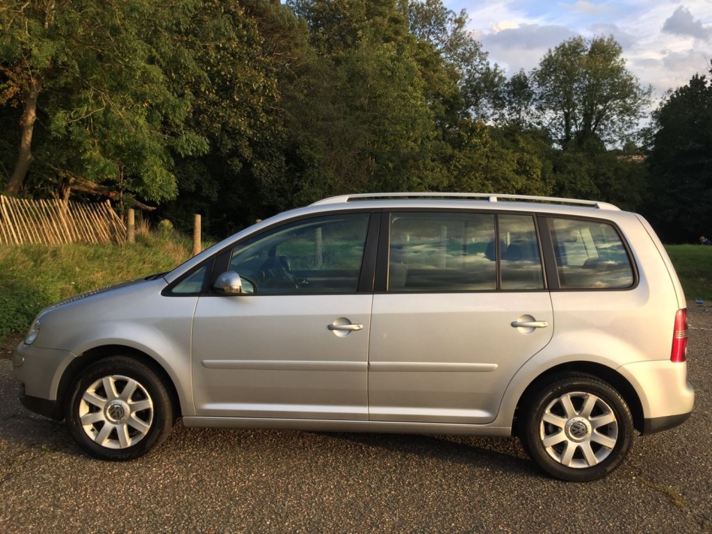 VOLKSWAGEN TOURAN