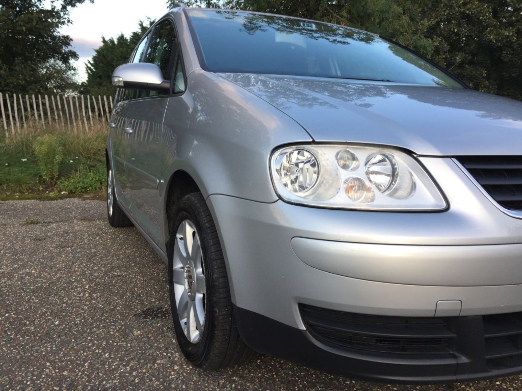 VOLKSWAGEN TOURAN