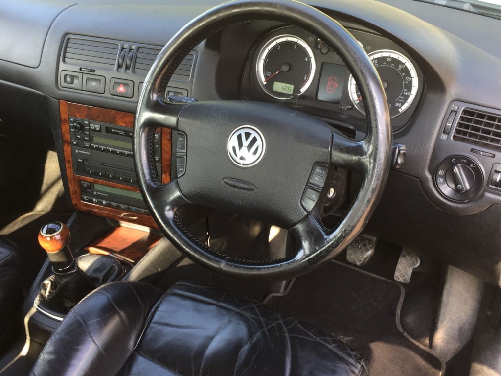 VOLKSWAGEN BORA