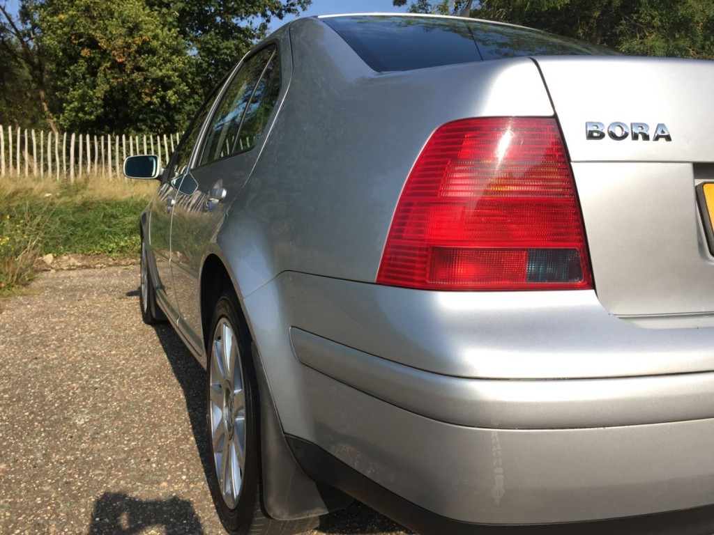 VOLKSWAGEN BORA