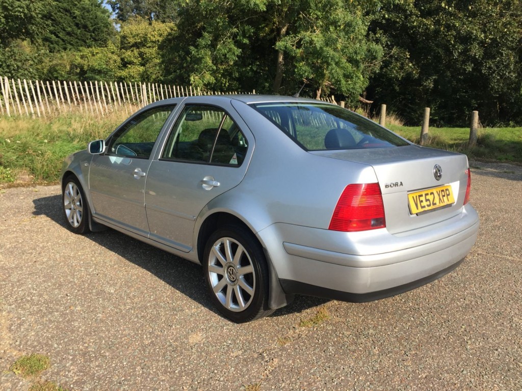 VOLKSWAGEN BORA