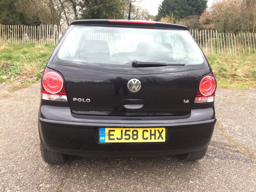 VOLKSWAGEN POLO