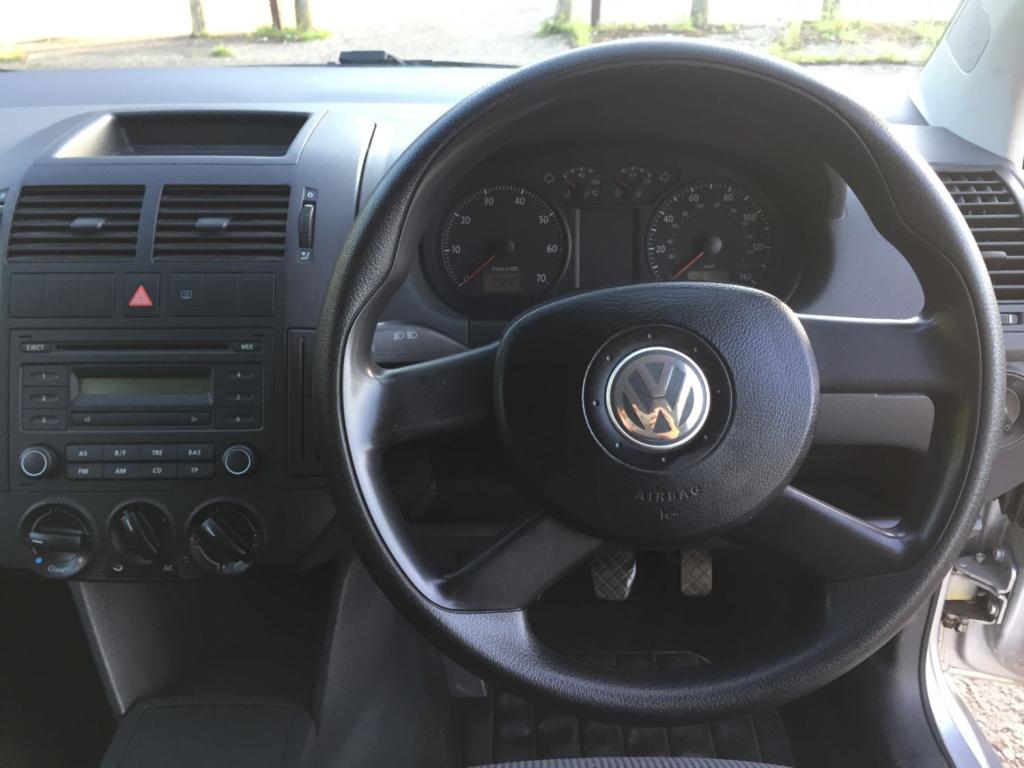 VOLKSWAGEN POLO
