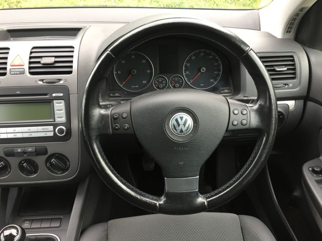 VOLKSWAGEN GOLF