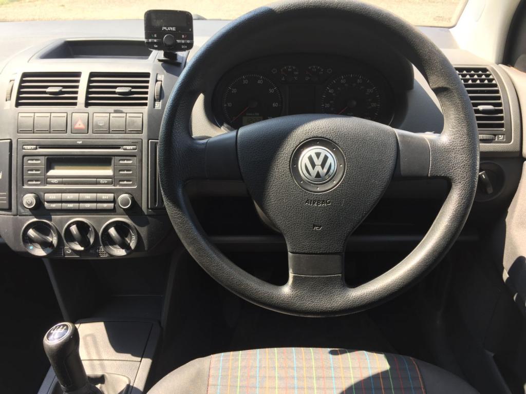 VOLKSWAGEN POLO