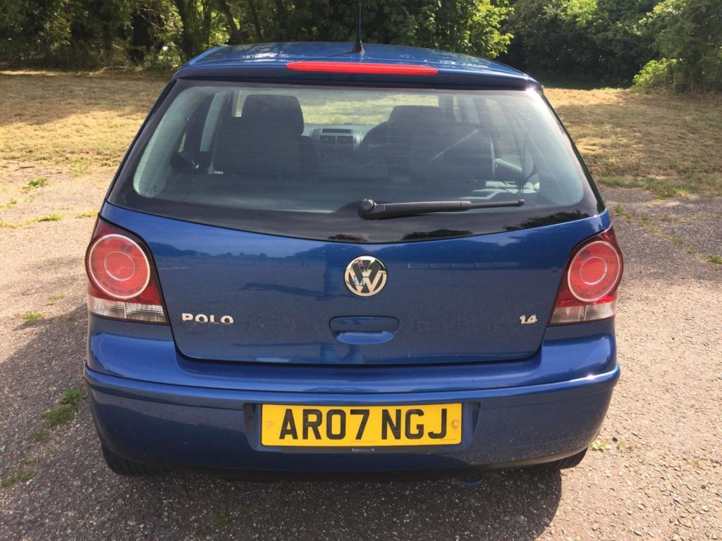 VOLKSWAGEN POLO