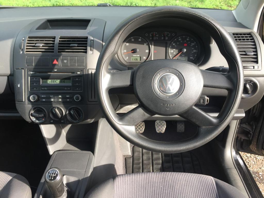 VOLKSWAGEN POLO