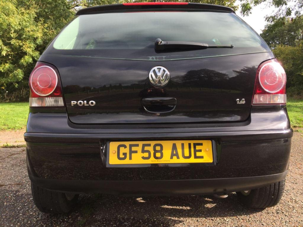 VOLKSWAGEN POLO